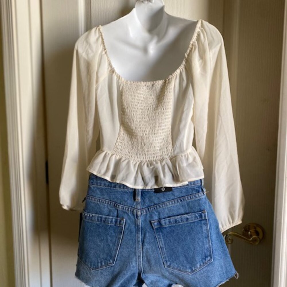 Love Tree Women's Ivory Top with back Smocking Size Small - Picture 4 of 6